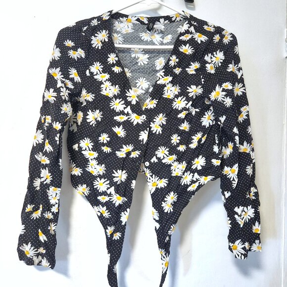 Long sleeve crop top with daisies and polka dots with waist tie - Picture 3 of 3